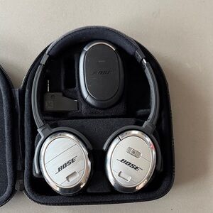 Bose Silver Noise-Cancelling Headphones